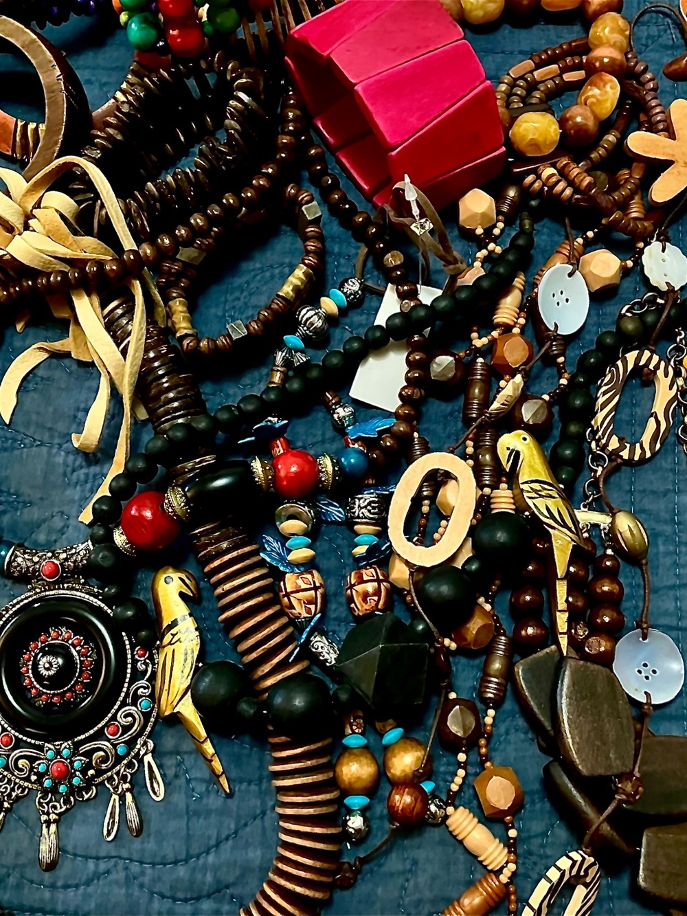 22 Wooden Piece Mixed Jewelry Lot - Picture 4 of 4